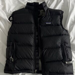 Patagonia Black Puffer Vest (kids 14 XL however, I am medium and it's fits me)